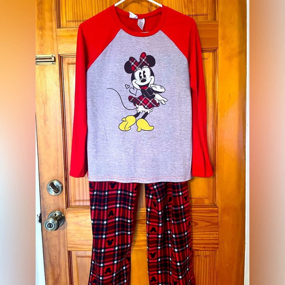 Disney black and red Christmas pajama set. Size M. Gently worn. Good condition.